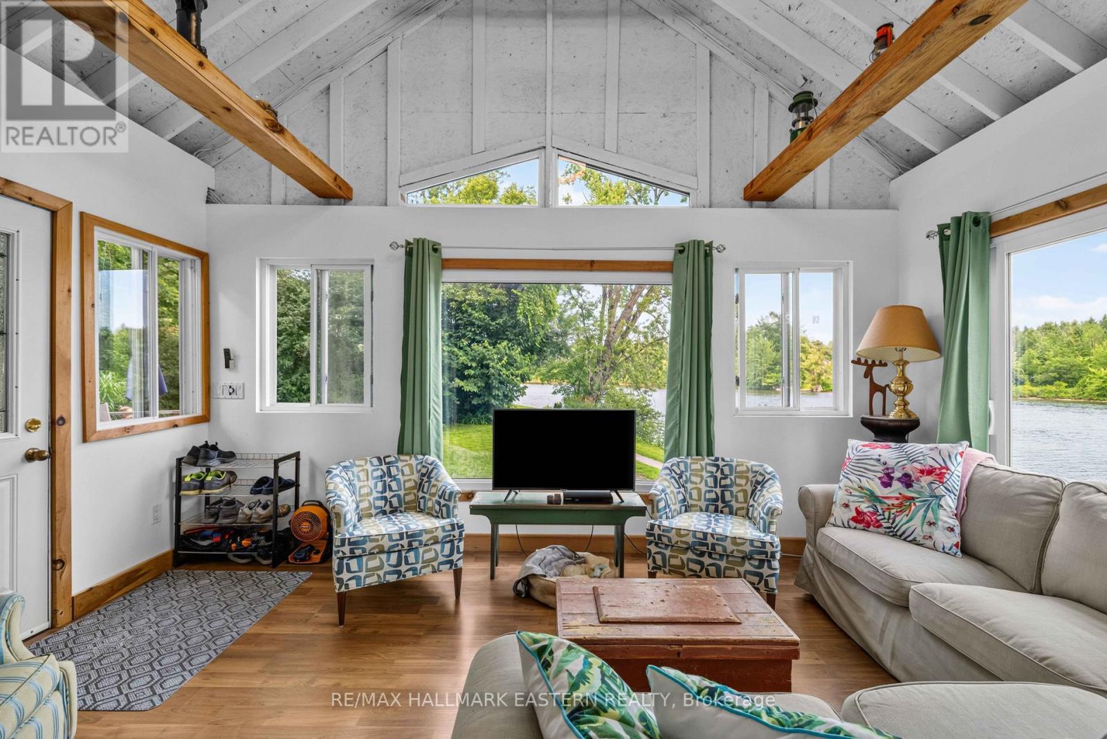 Family room - 730 Mervin Line, Cavan Monaghan (Cavan-Monaghan), ON - Indoor Photo Showing Living Room
