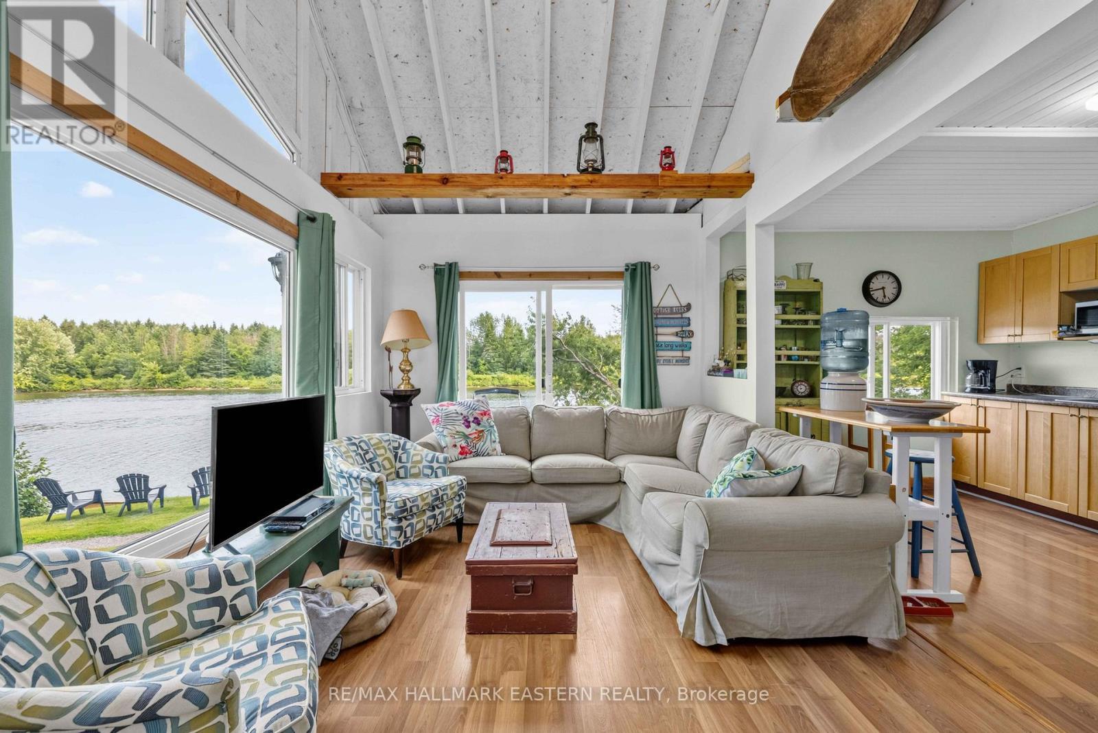 Views of the river - 730 Mervin Line, Cavan Monaghan (Cavan-Monaghan), ON - Indoor Photo Showing Living Room