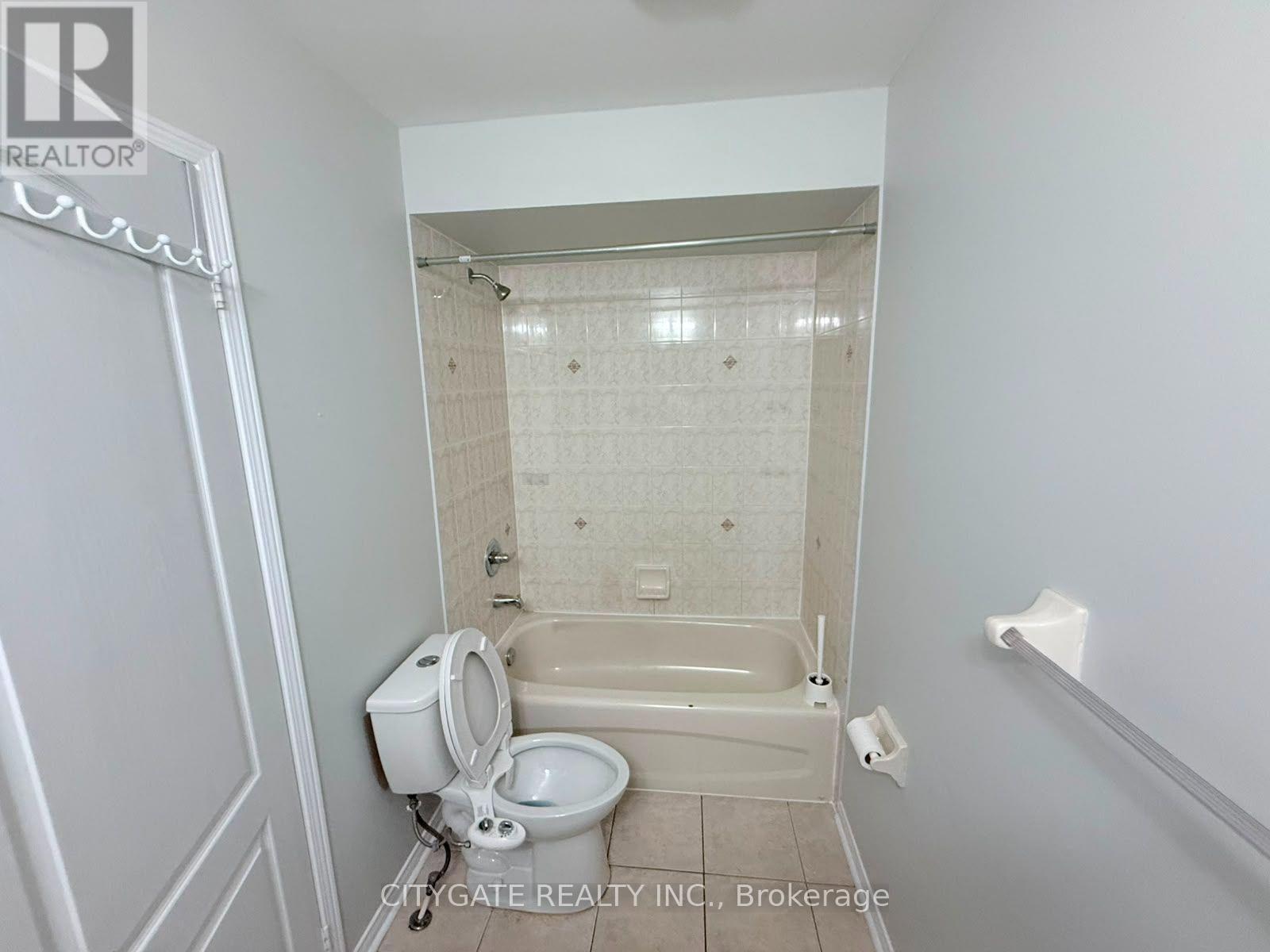 Main/Second - 124 Crystalview Crescent E, Brampton, ON - Indoor Photo Showing Bathroom