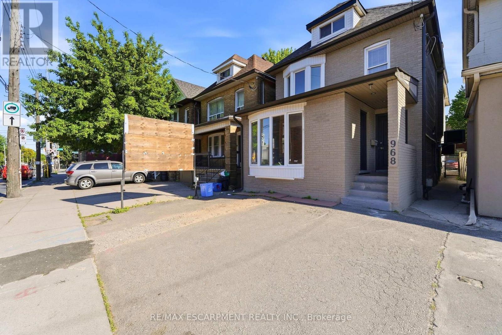 968 Main Street E, Hamilton, ON - Outdoor