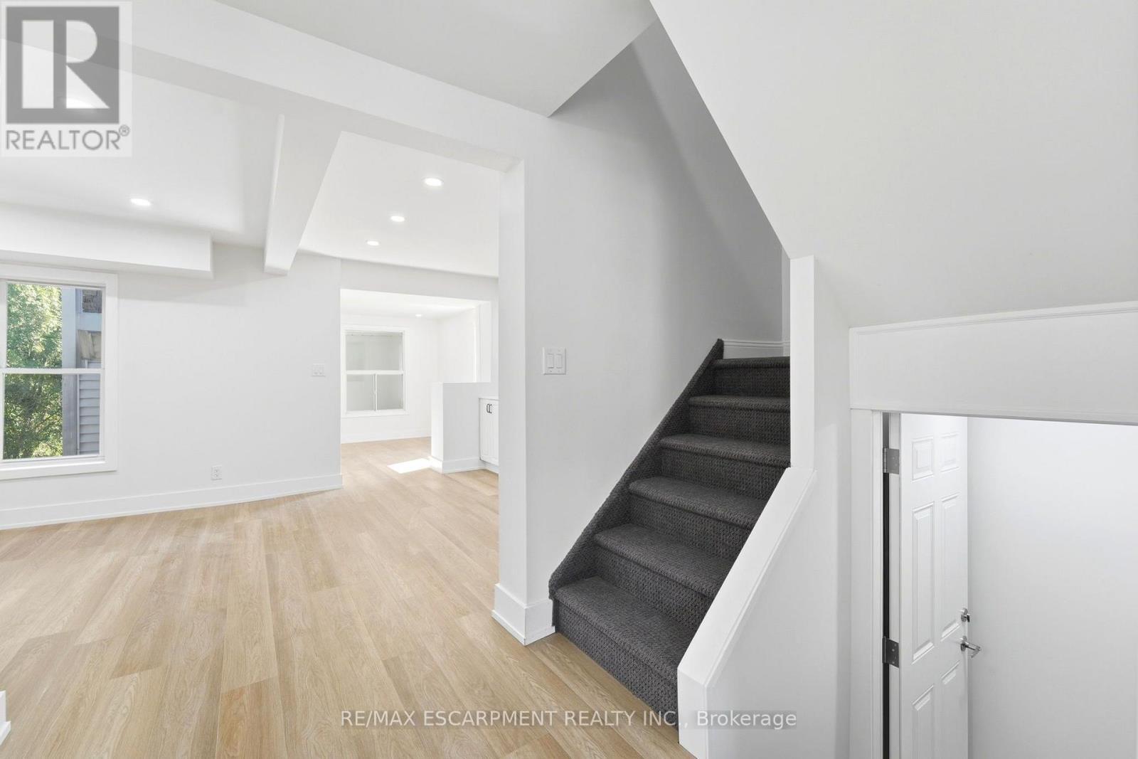 968 Main Street E, Hamilton, ON - Indoor Photo Showing Other Room