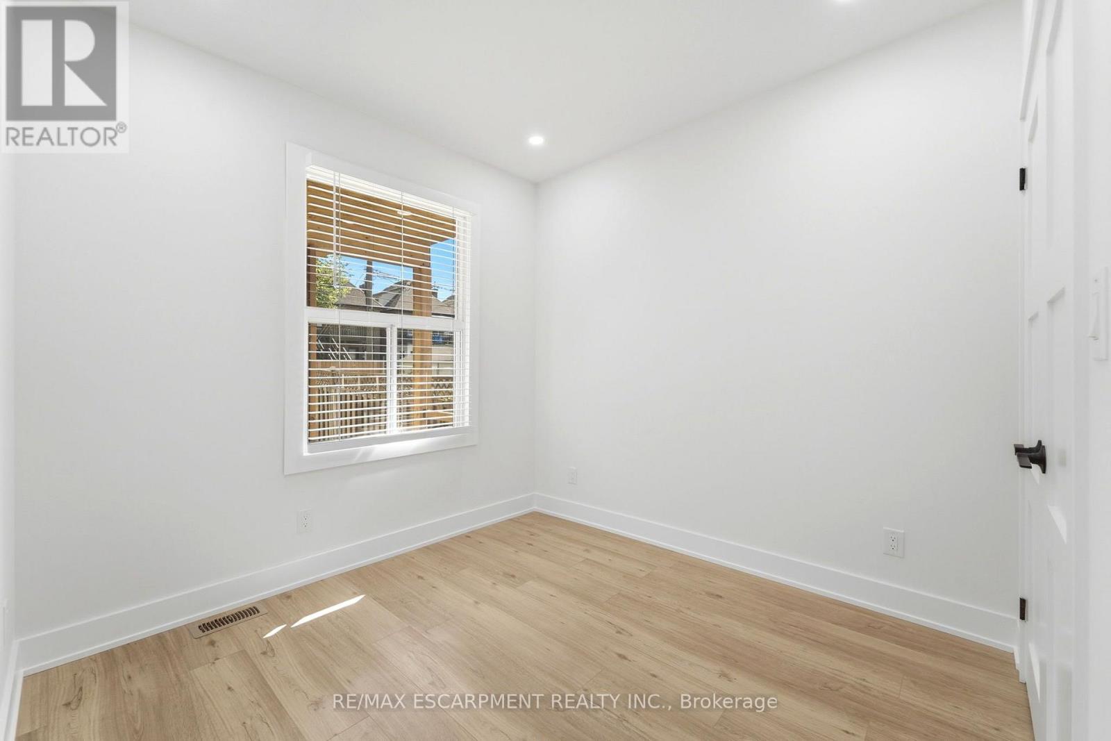 968 Main Street E, Hamilton, ON - Indoor Photo Showing Other Room