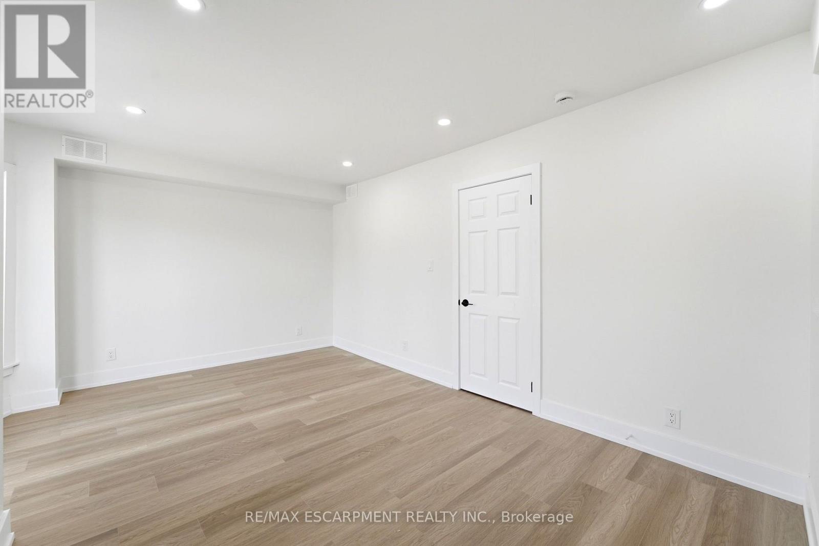 968 Main Street E, Hamilton, ON - Indoor Photo Showing Other Room