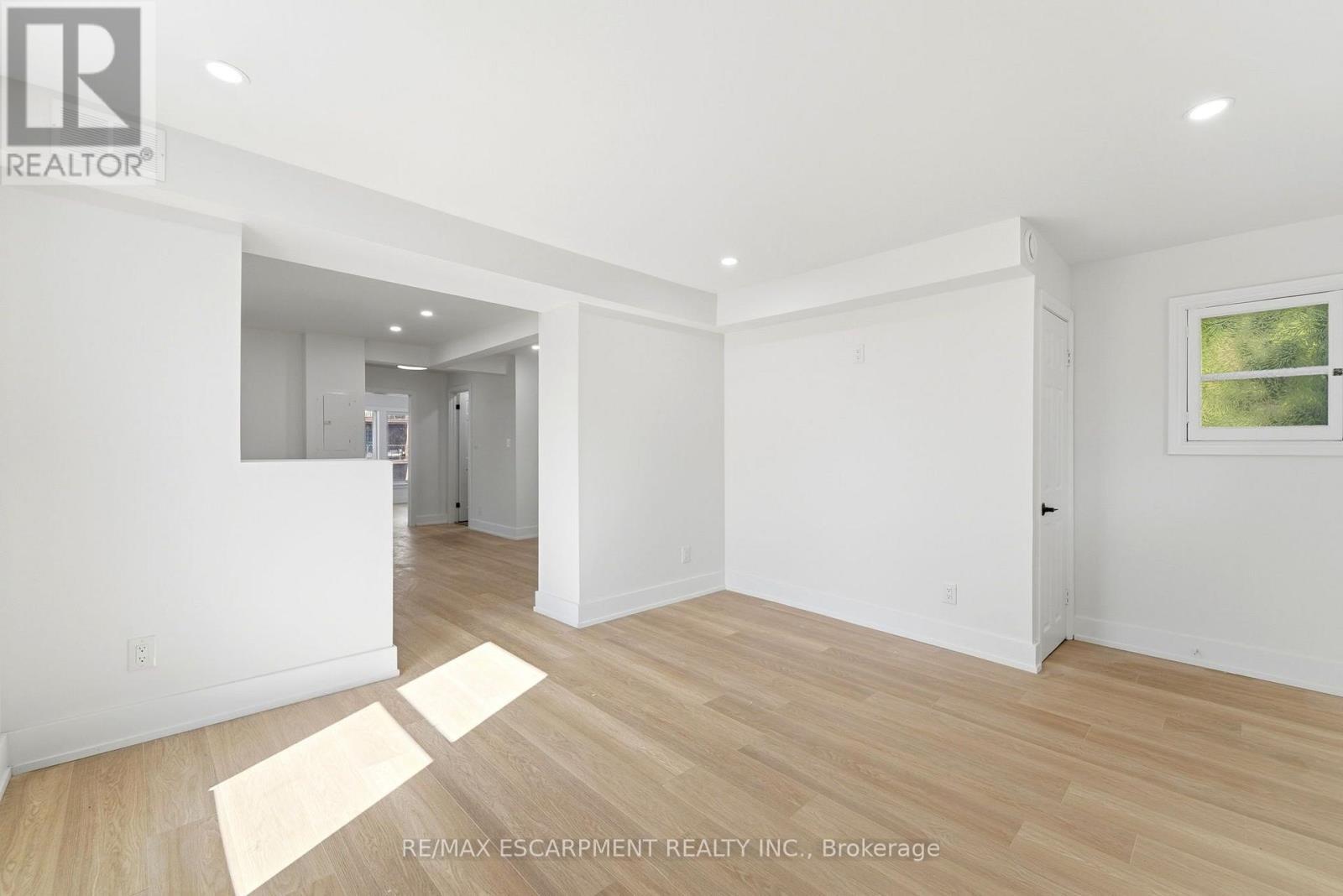 968 Main Street E, Hamilton, ON - Indoor Photo Showing Other Room