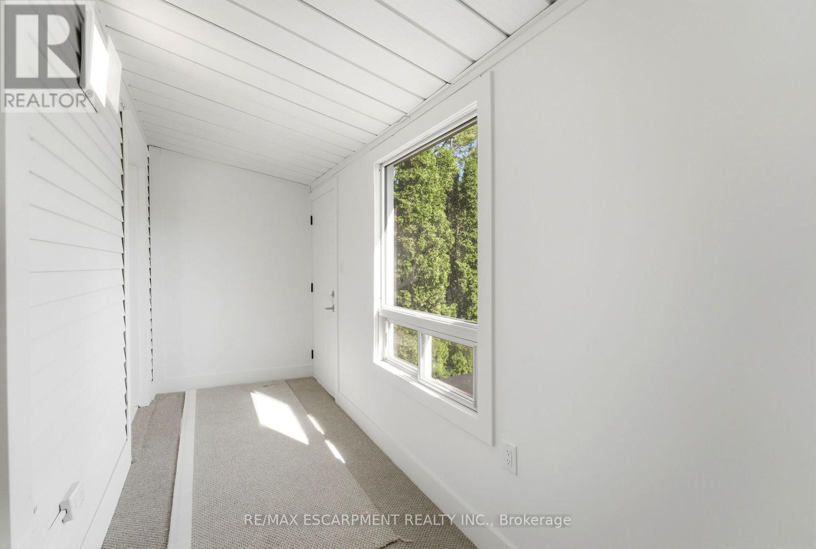 968 Main Street E, Hamilton, ON - Photo Showing Other Room