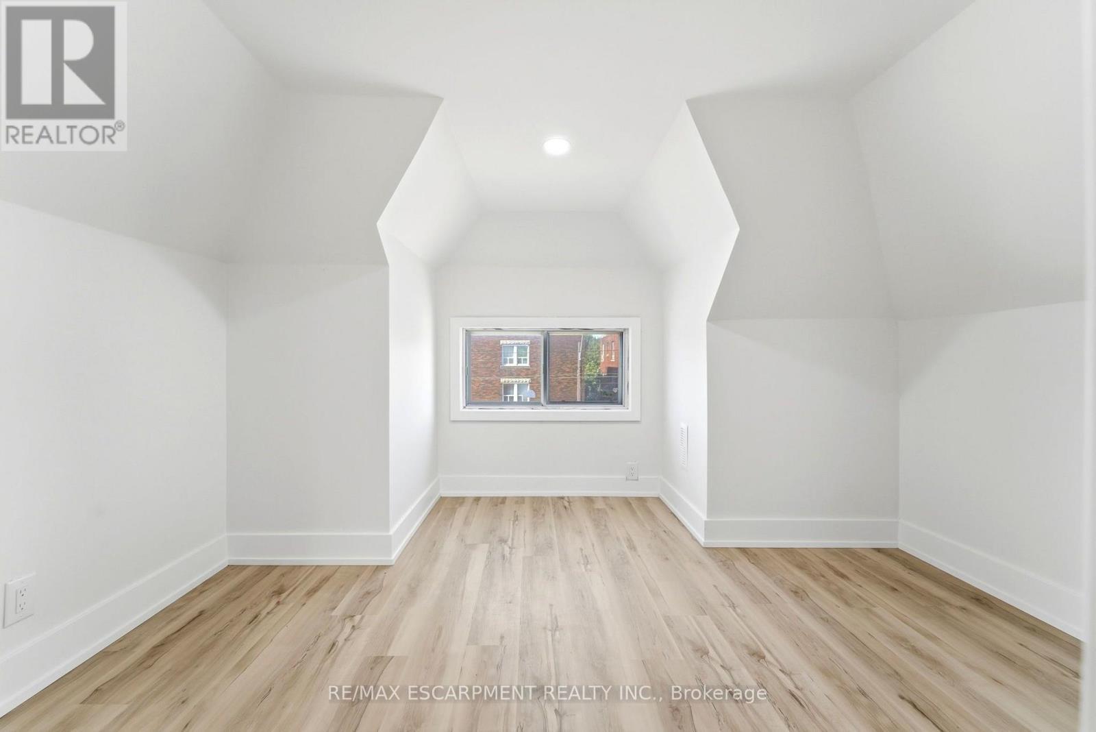 968 Main Street E, Hamilton, ON - Indoor Photo Showing Other Room