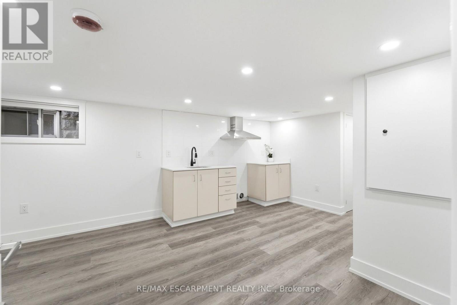 968 Main Street E, Hamilton, ON - Indoor