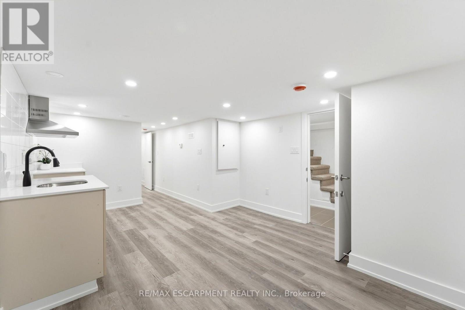 968 Main Street E, Hamilton, ON - Indoor