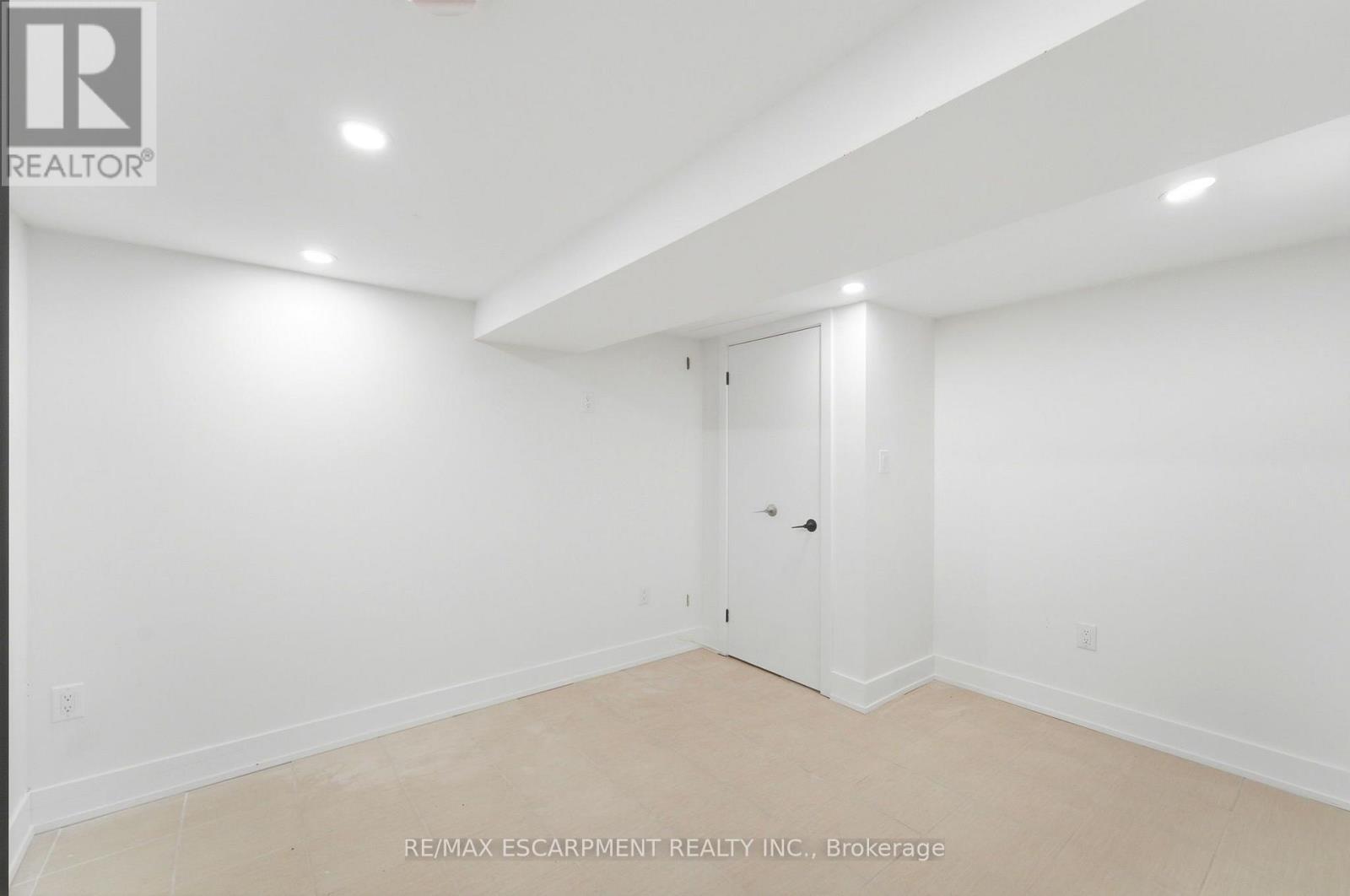 968 Main Street E, Hamilton, ON - Indoor