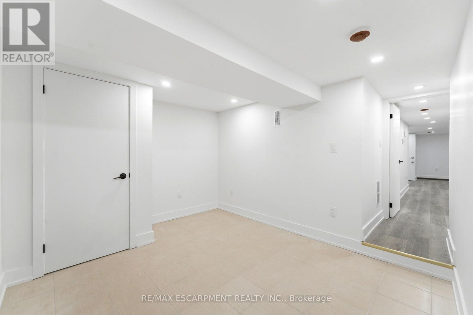 968 Main Street E, Hamilton, ON - Indoor Photo Showing Other Room