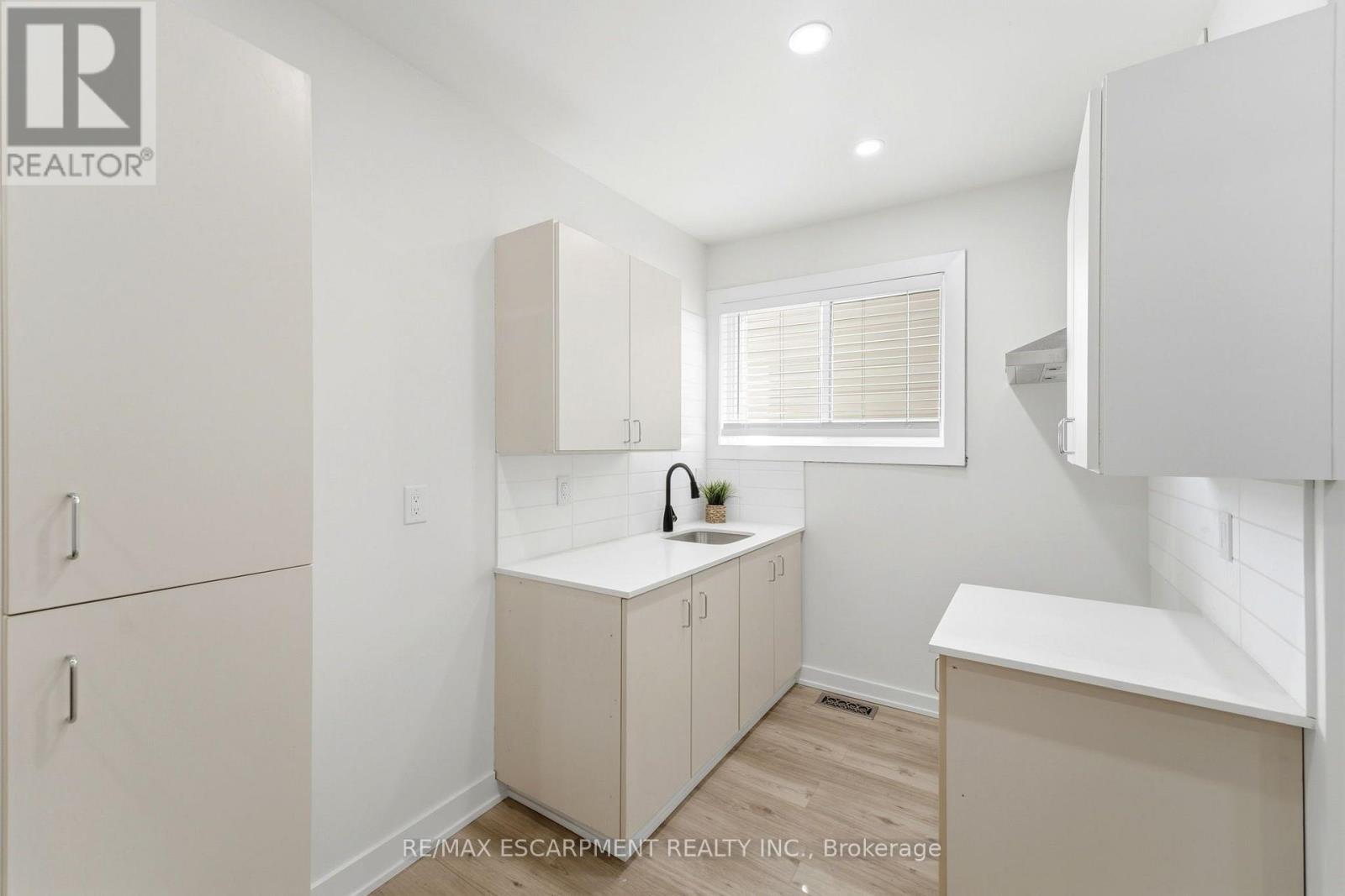 968 Main Street E, Hamilton, ON - Indoor