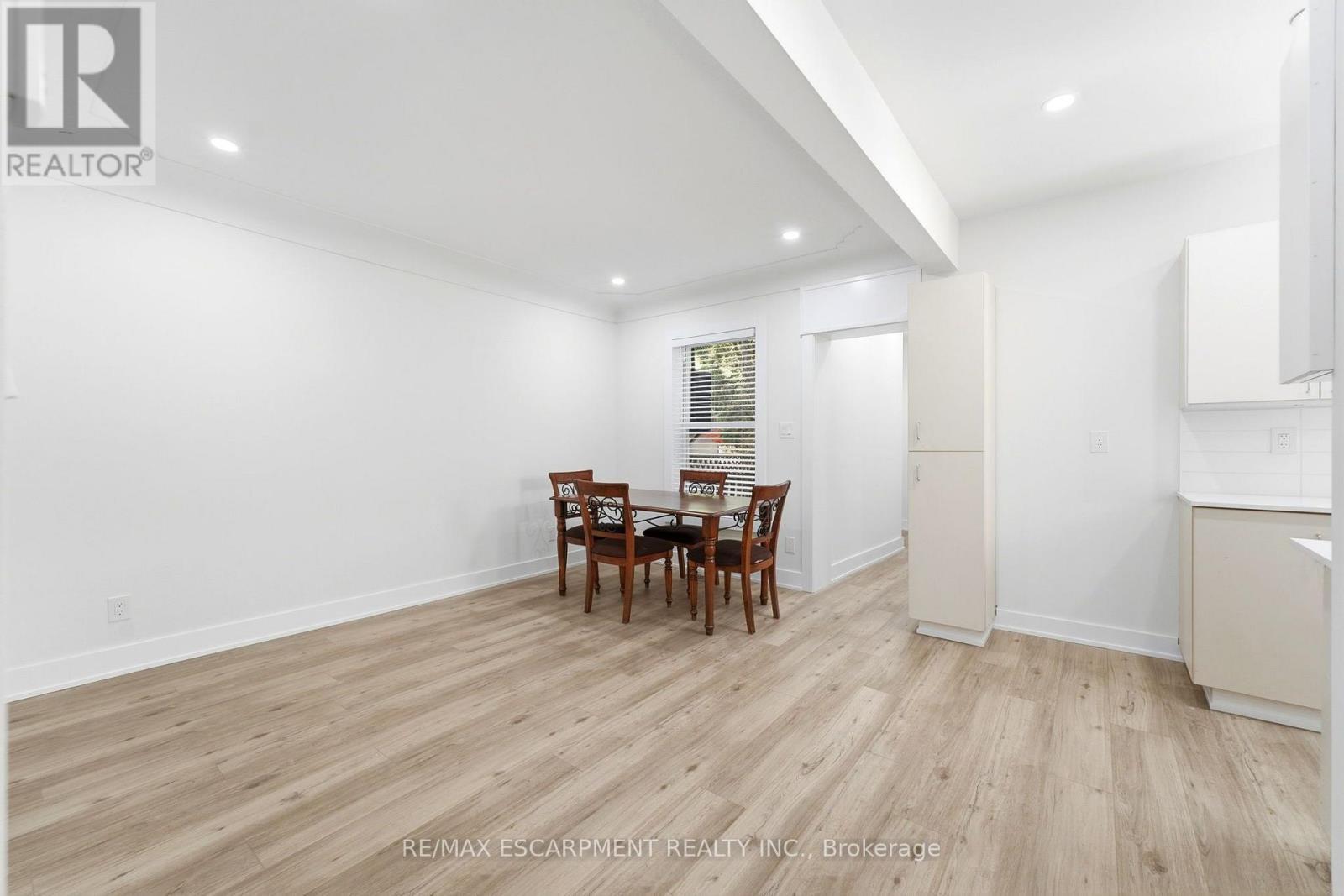 968 Main Street E, Hamilton, ON - Indoor Photo Showing Dining Room