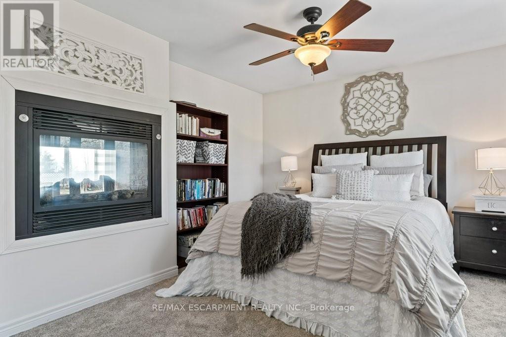 9793 Dickenson Road W, Hamilton, ON - Indoor Photo Showing Bedroom