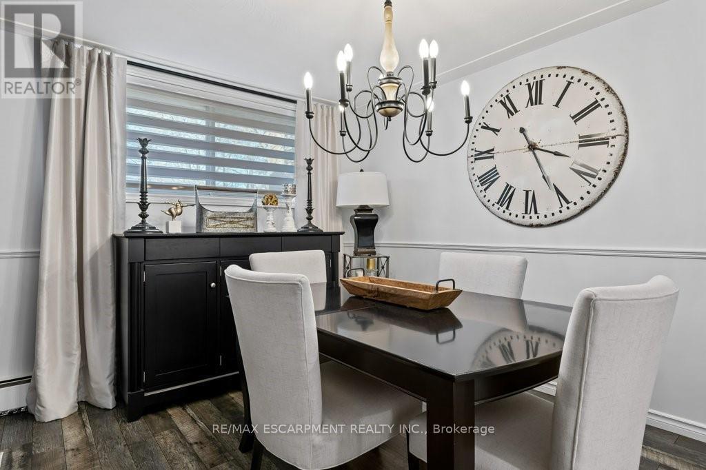 9793 Dickenson Road W, Hamilton, ON - Indoor Photo Showing Dining Room