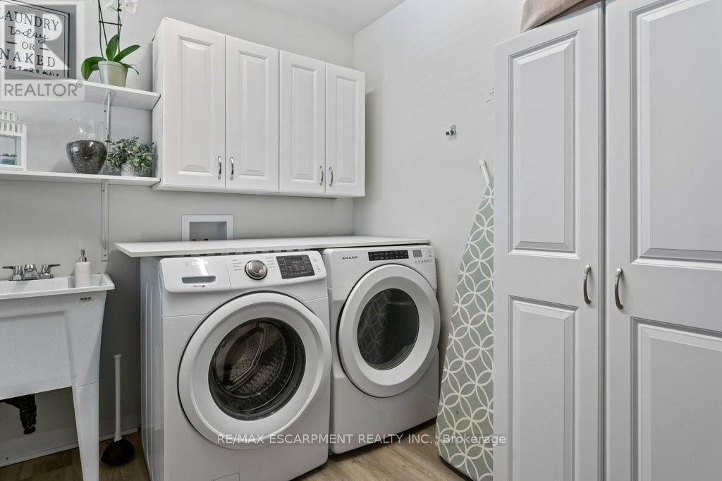 9793 Dickenson Road W, Hamilton, ON - Indoor Photo Showing Laundry Room