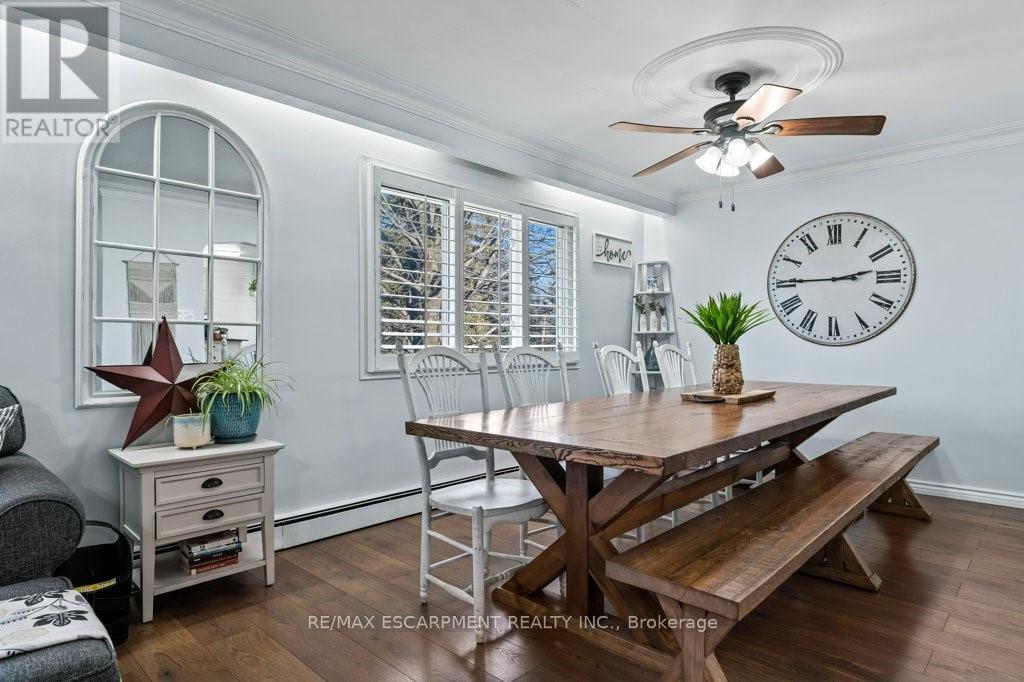 9793 Dickenson Road W, Hamilton, ON - Indoor Photo Showing Dining Room