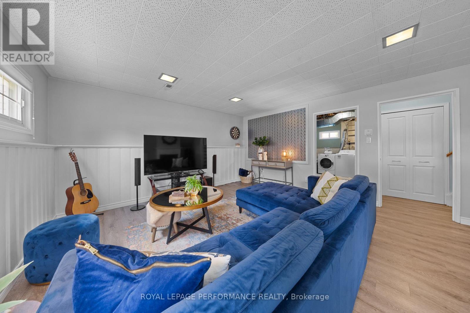 2177 Bingham Street, Ottawa, ON - Indoor Photo Showing Living Room