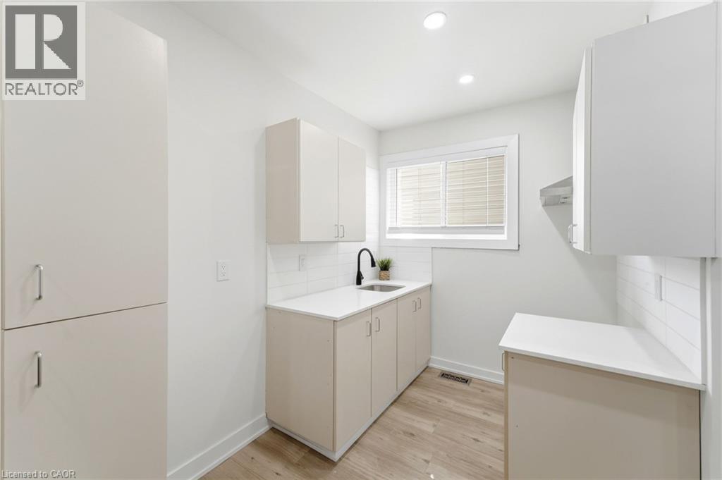 968 Main Street E, Hamilton, ON - Indoor