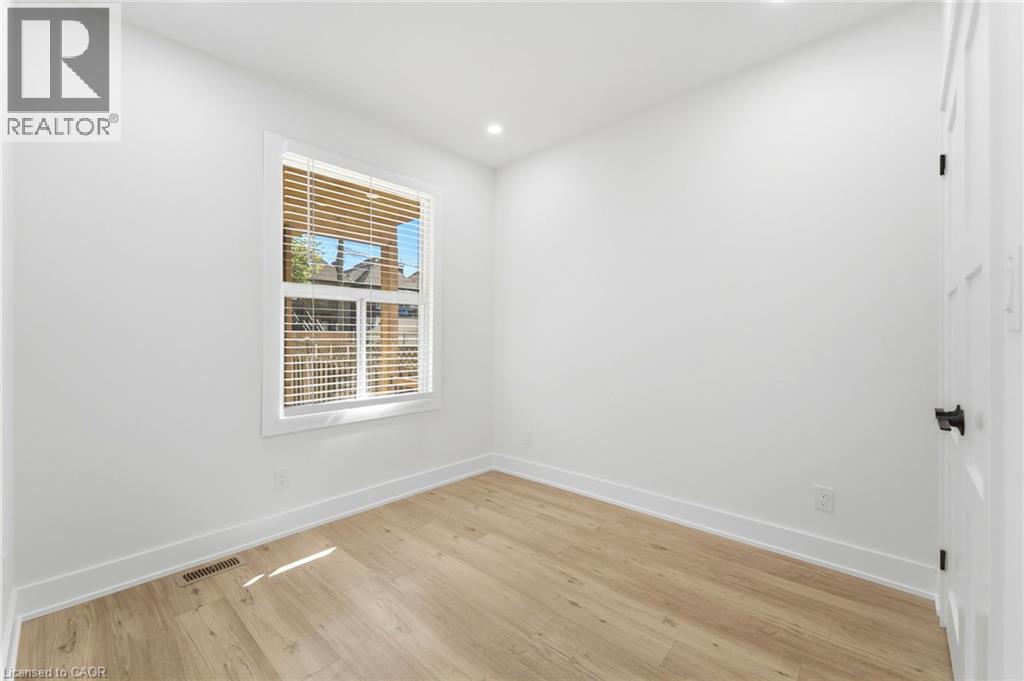 968 Main Street E, Hamilton, ON - Indoor Photo Showing Other Room