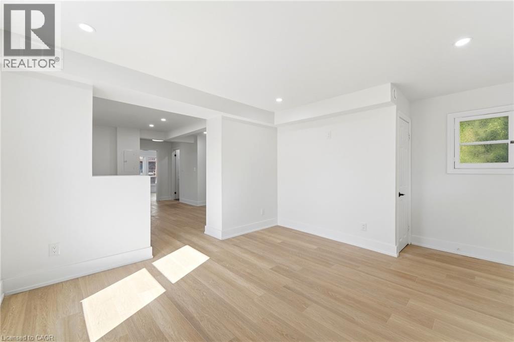 968 Main Street E, Hamilton, ON - Indoor Photo Showing Other Room