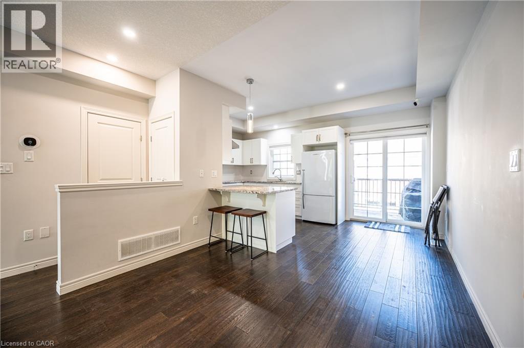 5 Whitehaven Lane, Kitchener, ON - Indoor Photo Showing Kitchen