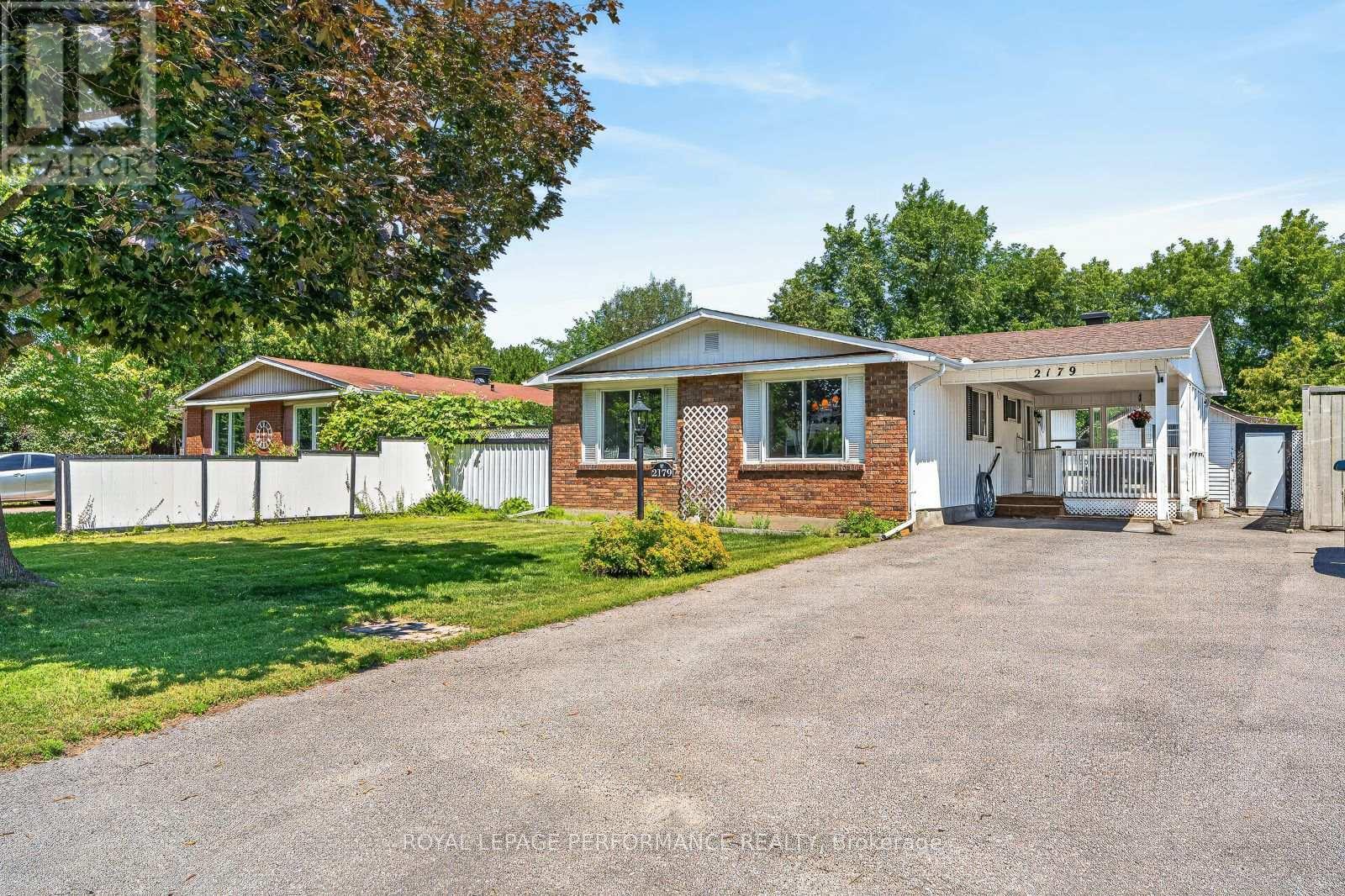 2179 Erinbrook Crescent, Ottawa, ON - Outdoor