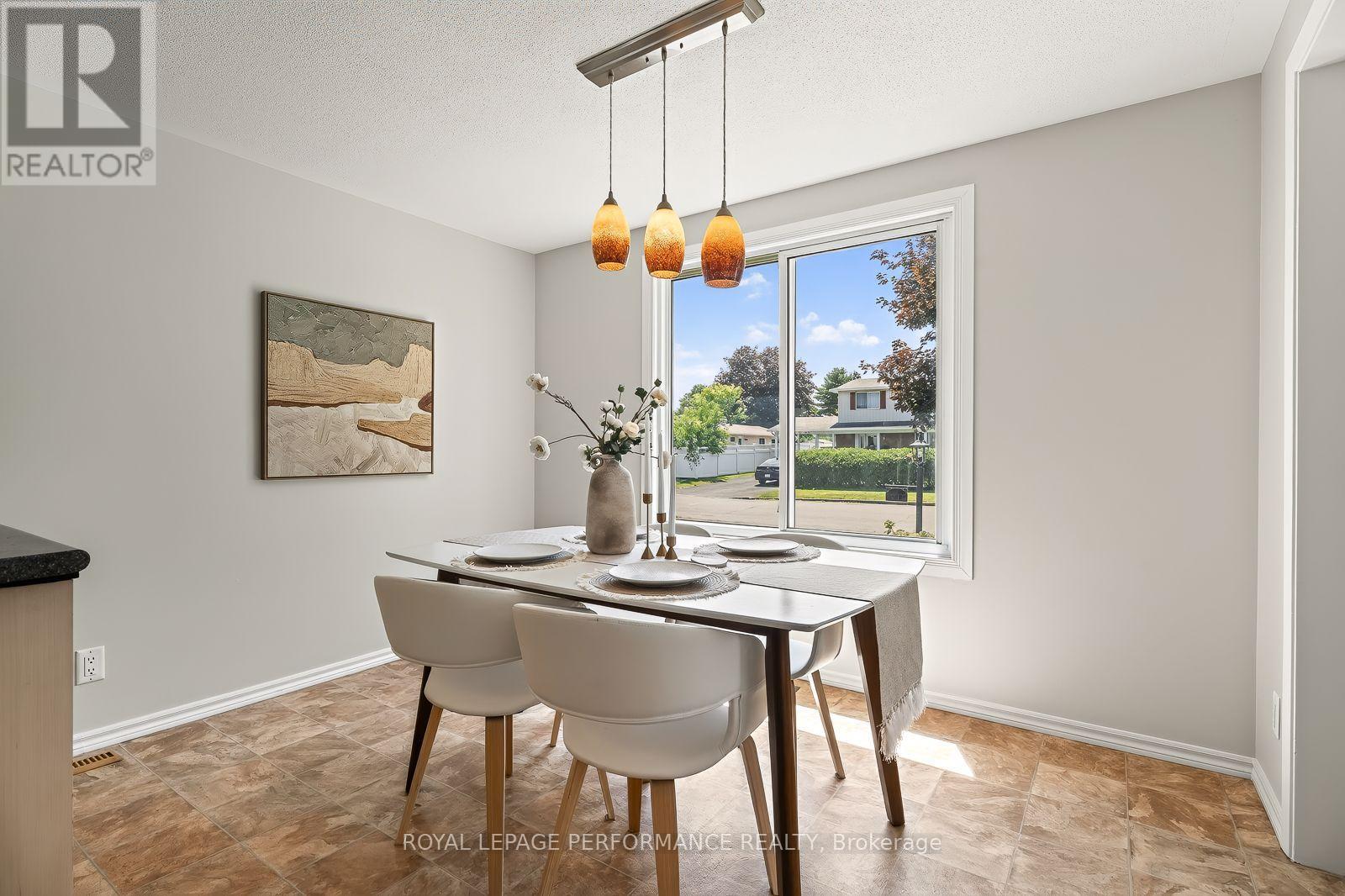 2179 Erinbrook Crescent, Ottawa, ON - Indoor Photo Showing Dining Room