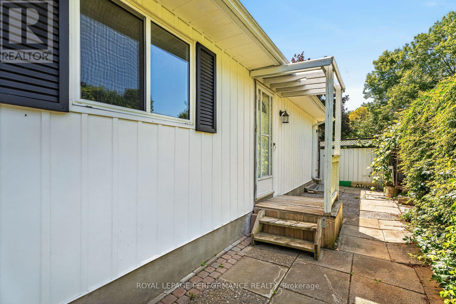 2179 Erinbrook Crescent, Ottawa, ON - Outdoor