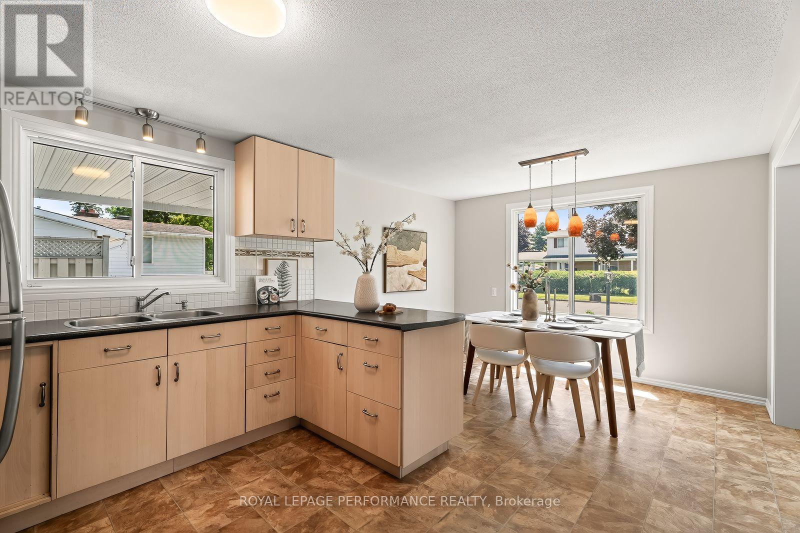 2179 Erinbrook Crescent, Ottawa, ON - Indoor