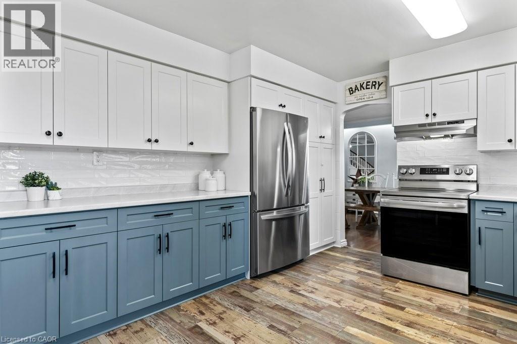 9793 Dickenson Road W, Hamilton, ON - Indoor Photo Showing Kitchen