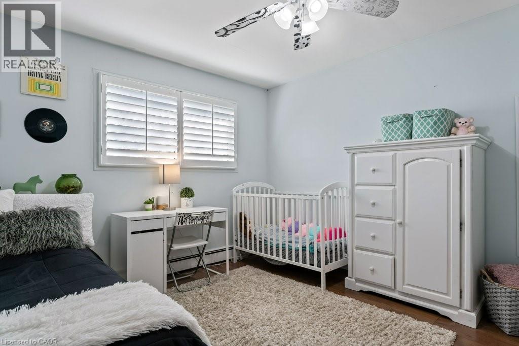 9793 Dickenson Road W, Hamilton, ON - Indoor Photo Showing Bedroom