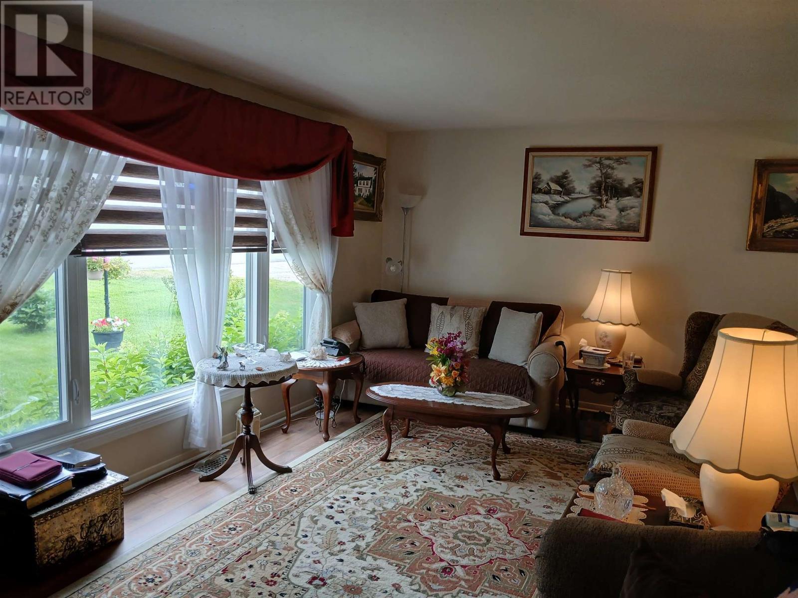 45 Poplar Rd, Elliot Lake, ON - Indoor Photo Showing Living Room