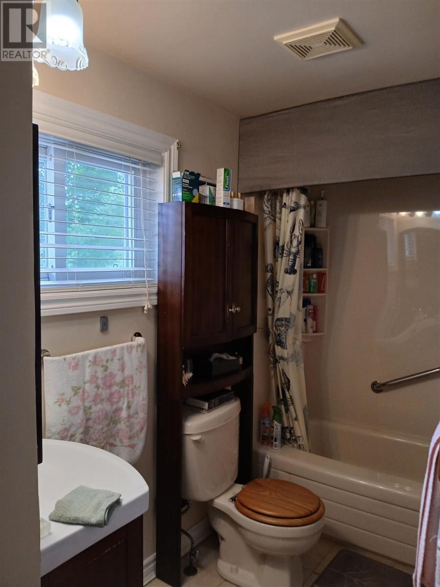 45 Poplar Rd, Elliot Lake, ON - Indoor Photo Showing Bathroom