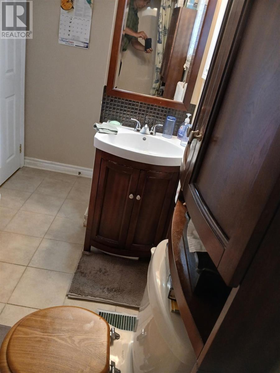 45 Poplar Rd, Elliot Lake, ON - Indoor Photo Showing Bathroom