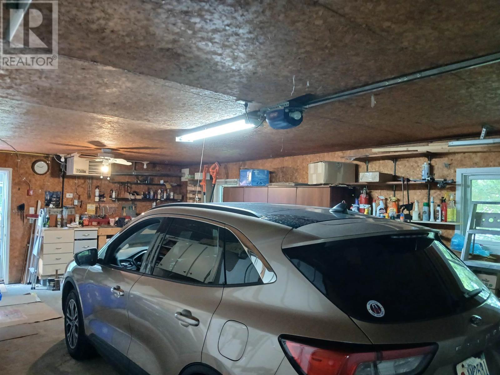 45 Poplar Rd, Elliot Lake, ON - Indoor Photo Showing Garage