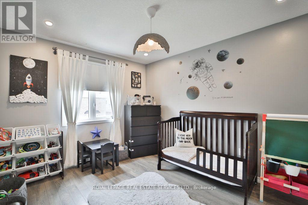 15 Mcallistar Drive, Hamilton, ON - Indoor Photo Showing Bedroom