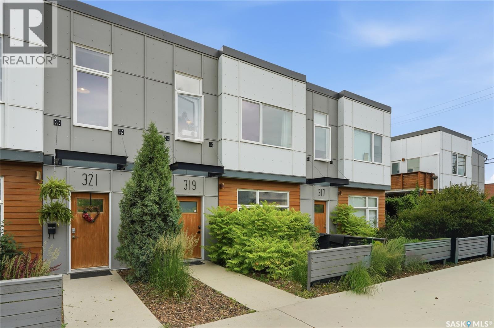 319 D Avenue S, Saskatoon, SK - Outdoor