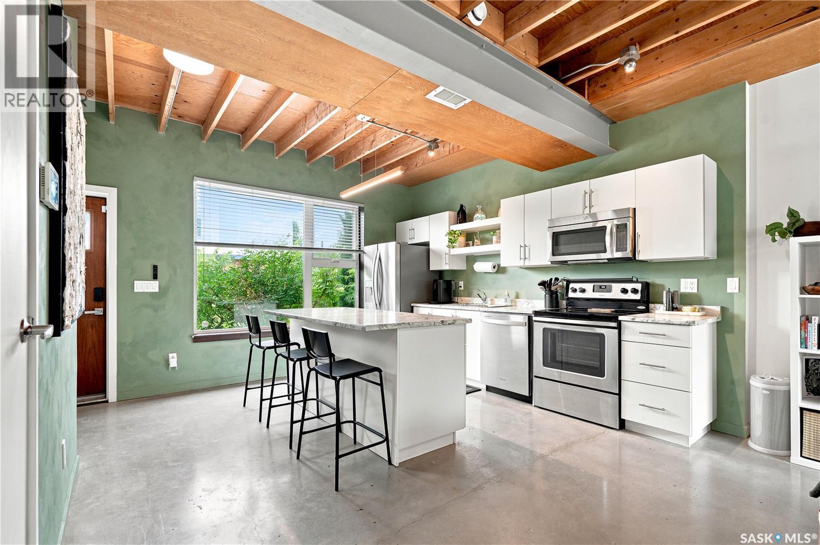319 D Avenue S, Saskatoon, SK - Indoor Photo Showing Kitchen