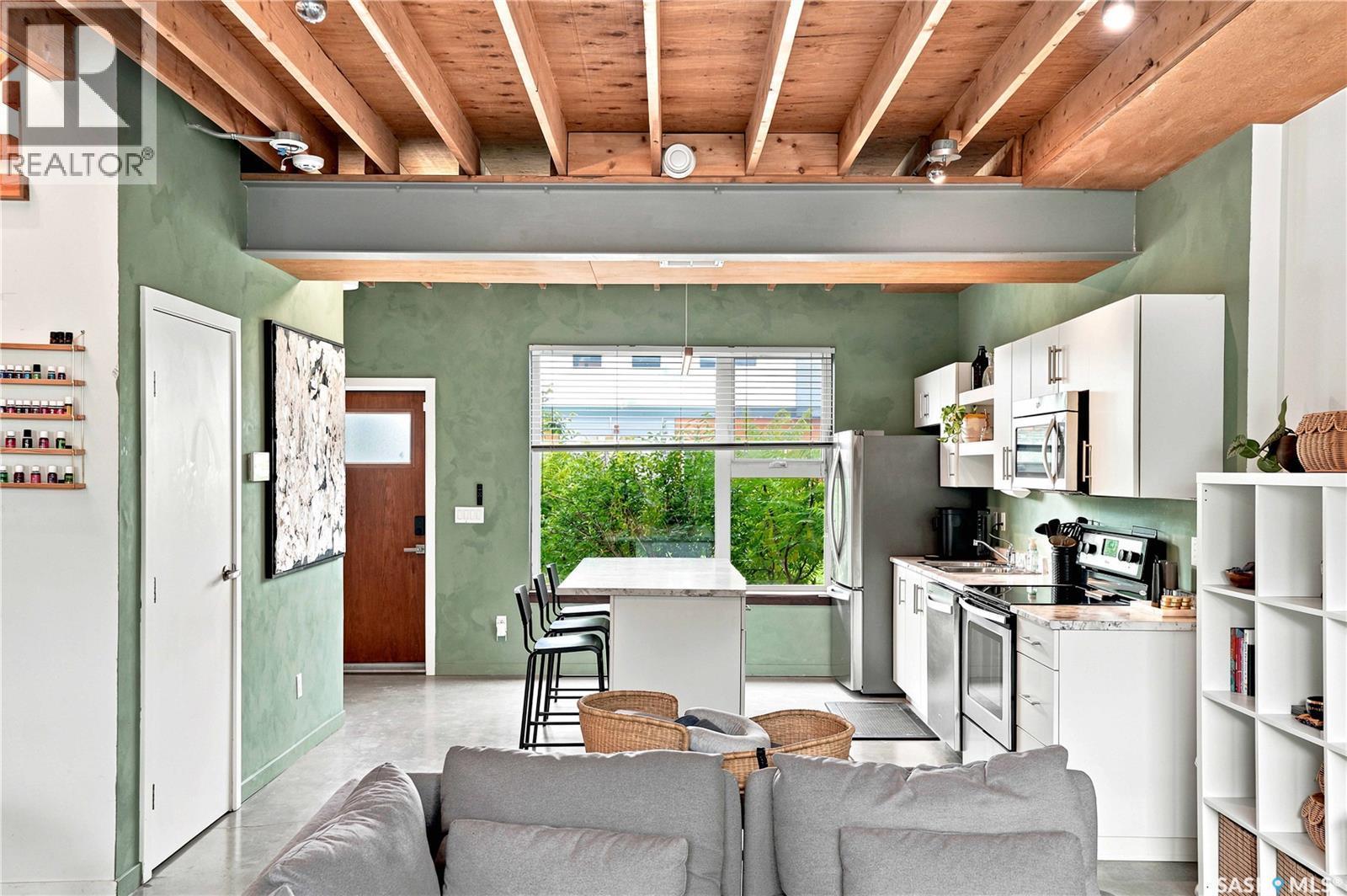 319 D Avenue S, Saskatoon, SK - Indoor