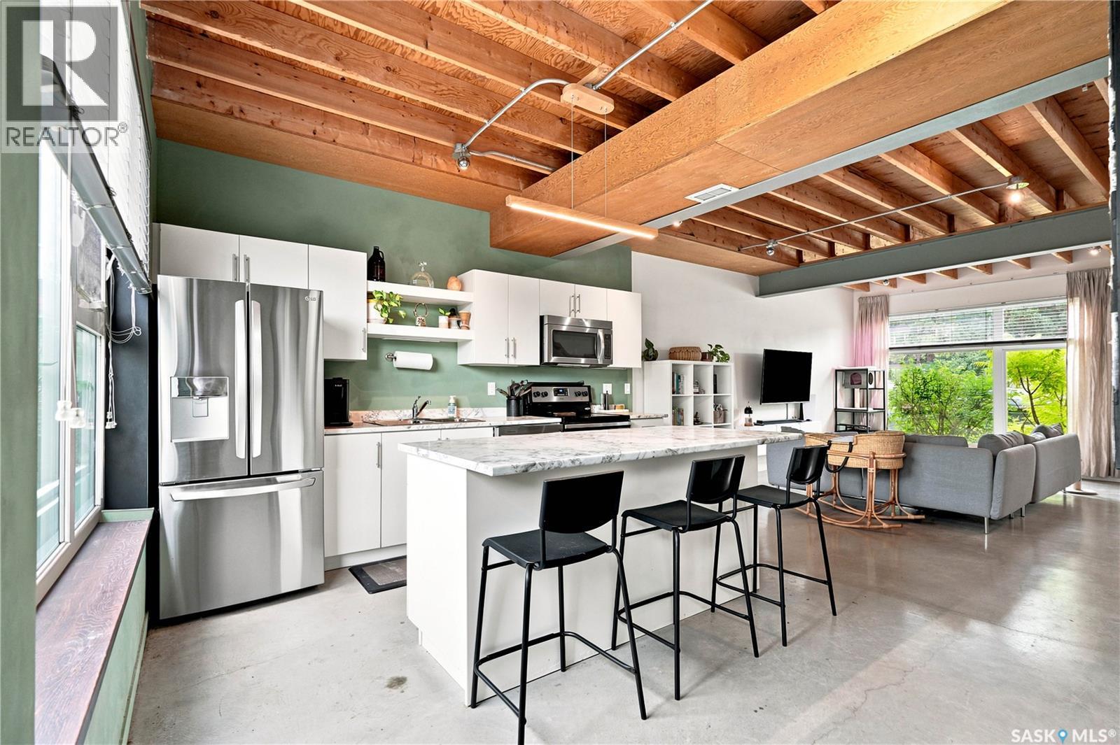 319 D Avenue S, Saskatoon, SK - Indoor Photo Showing Kitchen