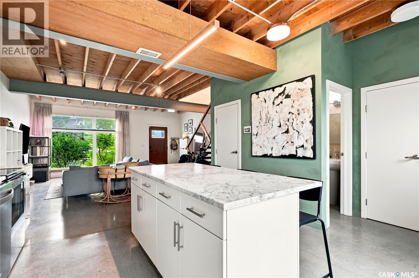 319 D Avenue S, Saskatoon, SK - Indoor