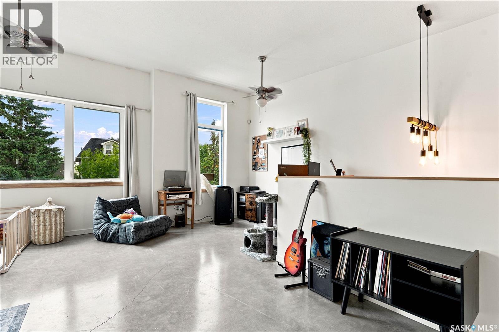 319 D Avenue S, Saskatoon, SK - Indoor