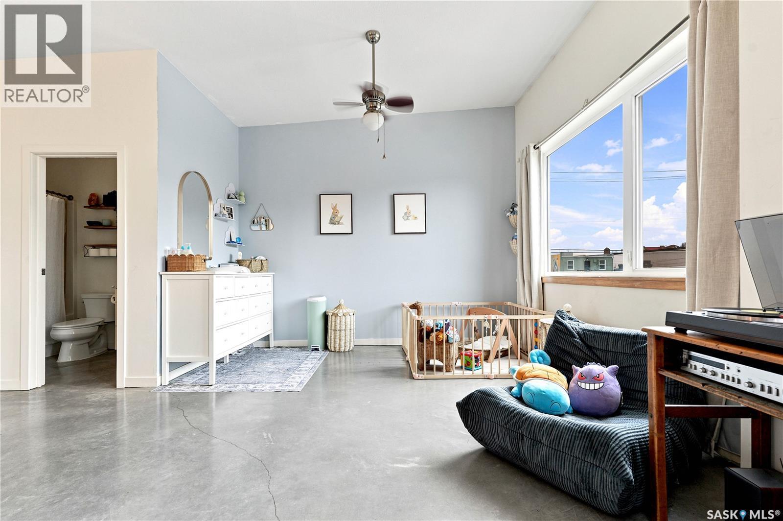 319 D Avenue S, Saskatoon, SK - Indoor