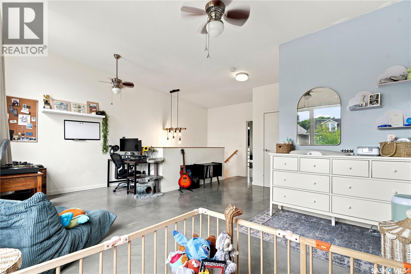 319 D Avenue S, Saskatoon, SK - Indoor