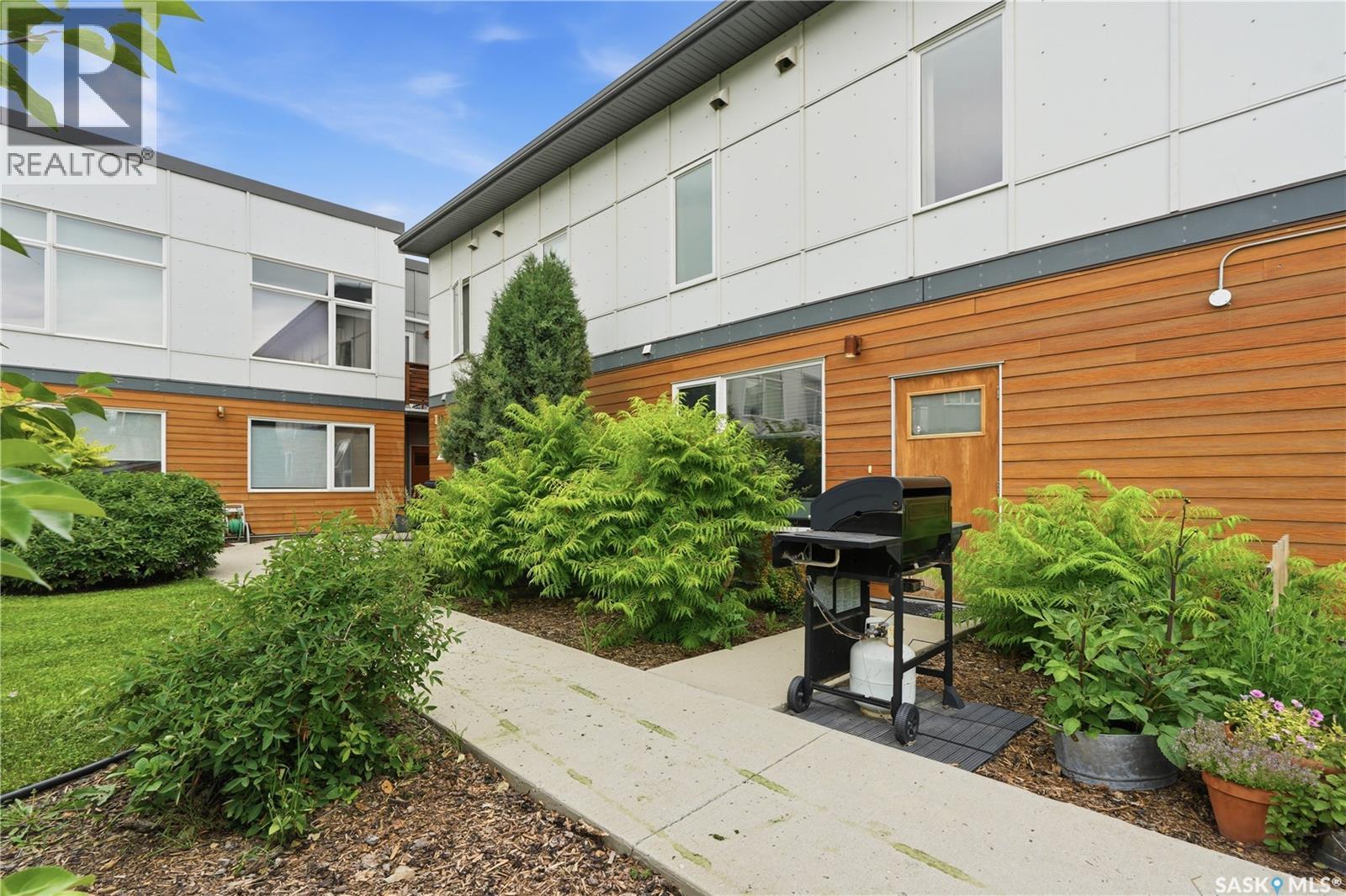 319 D Avenue S, Saskatoon, SK - Outdoor