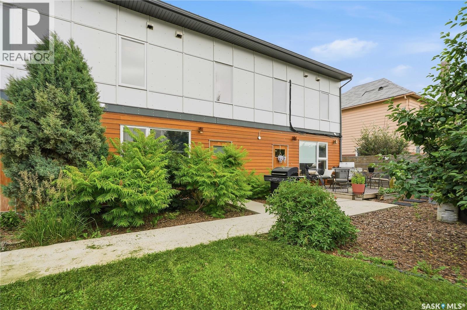 319 D Avenue S, Saskatoon, SK - Outdoor