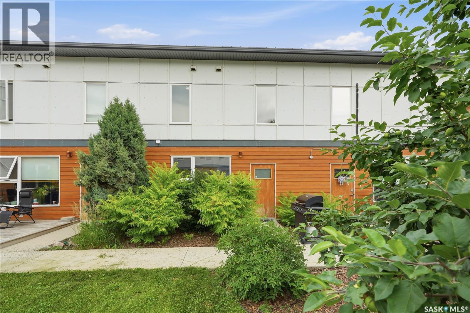 319 D Avenue S, Saskatoon, SK - Outdoor