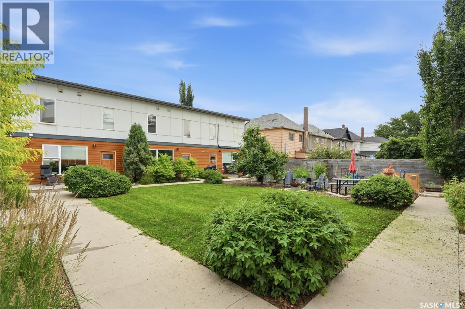 319 D Avenue S, Saskatoon, SK - Outdoor