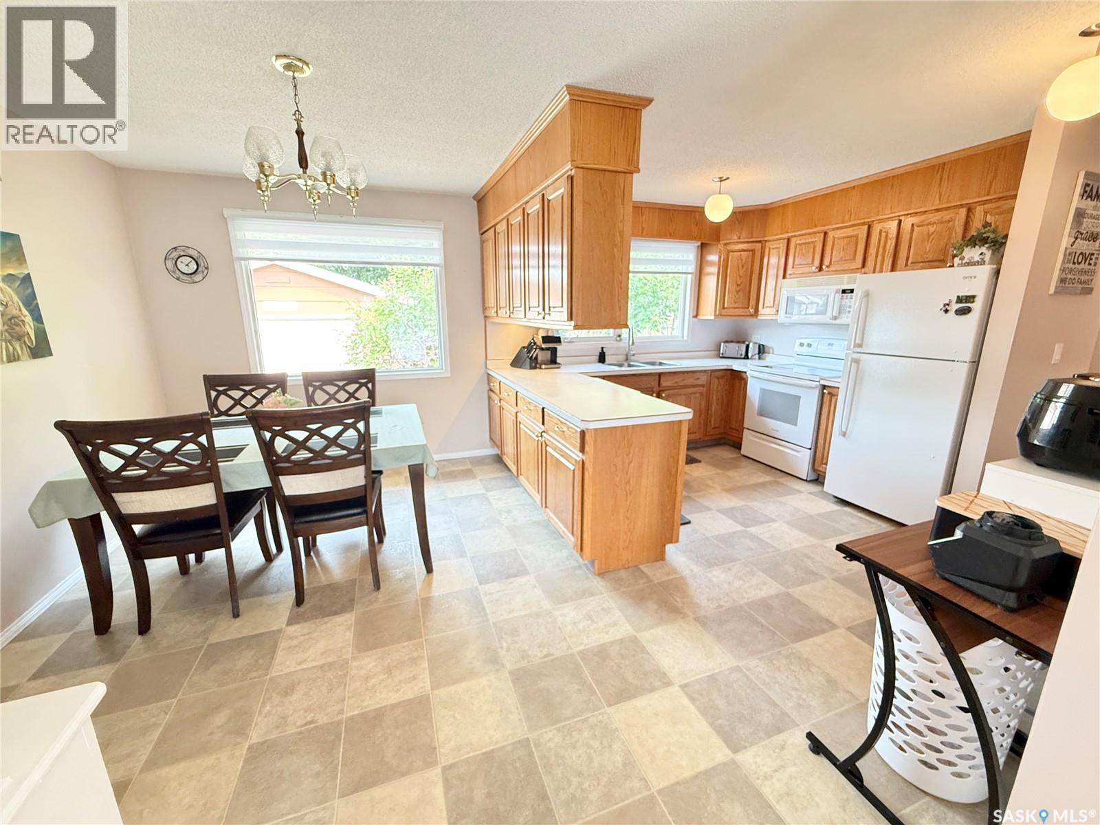 715 Brimacombe Drive, Weyburn, SK - Indoor