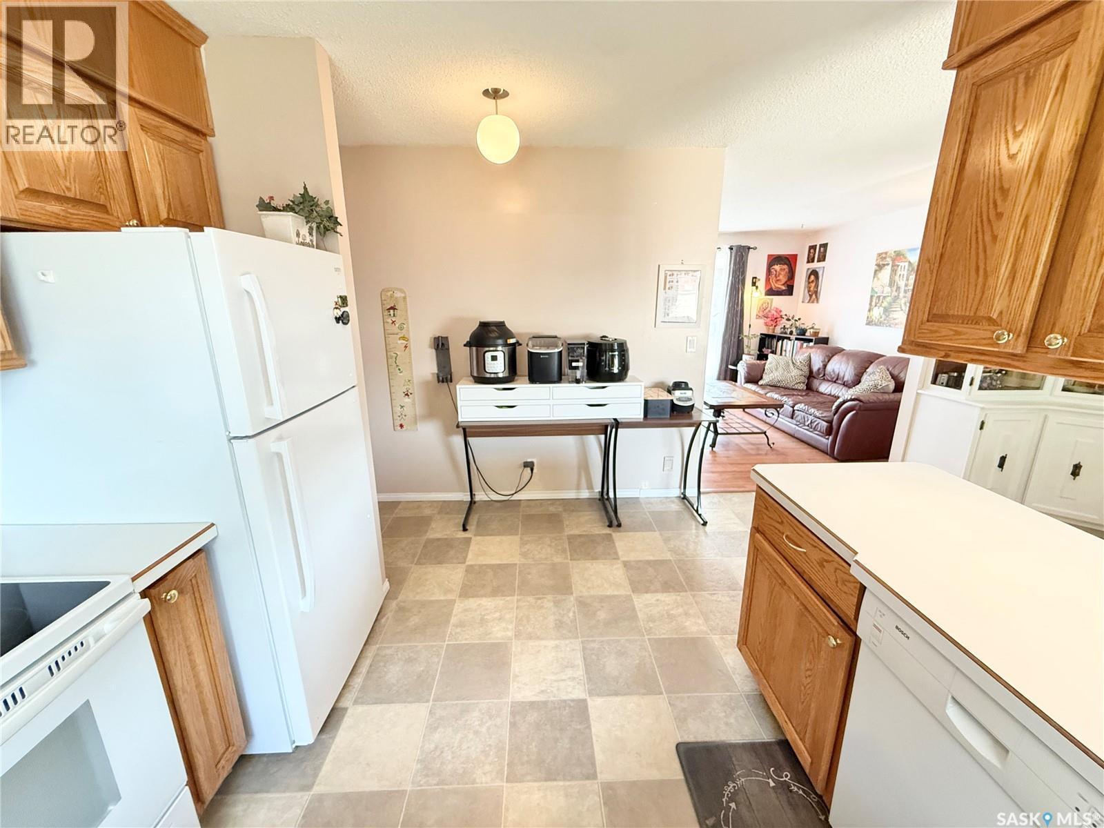 715 Brimacombe Drive, Weyburn, SK - Indoor